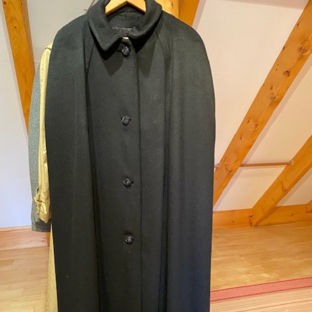 Vintage Custom Made Black Wool Cape beyond excellent condition - 4 buttons
